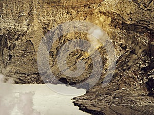 Kyselina v kráter z sopka Poás 
