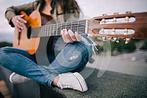 Guitarra acustica una canción. vivir música sobre el naturaleza 