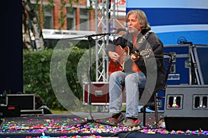 Acoustic solo concert of the singer, poet and composer Vyacheslav Malezhik open szenen the Central square of the city of