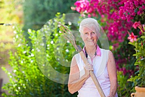 Active retierment, fit senior gardening