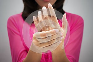 Acute pain in a women wrist