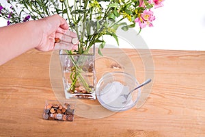 Add copper coins and sugar into vase keep flowers fresher