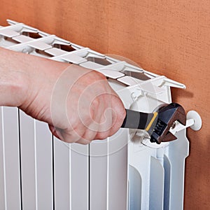 Adjusting heating radiator