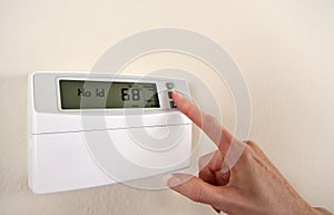 Adjusting and setting thermostat