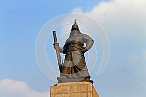 Admiral Yi Sun-sin in Gwanghwamun Square in Seoul