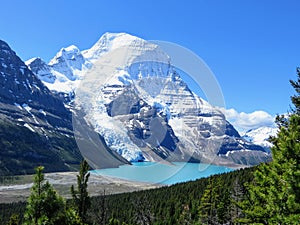 Admiring the view of Berg Lake and Mount Robson Glacier