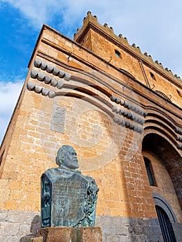 Adolfo Cozza Statue bust Orvieto Italy photo