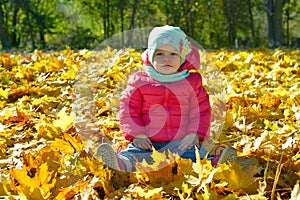 Adorabl little baby girl relaxing in the park