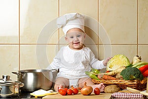 Un nino en La cocina 