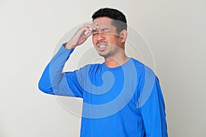 Adult Asian man got painful migrain gesture