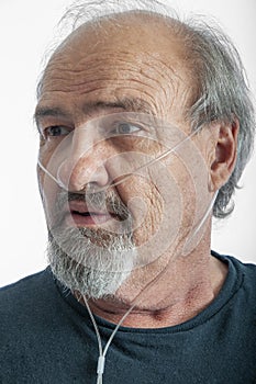 Adult man wearing an O2 cannula for emphysema