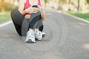 adult woman with muscle pain during running. runner have knee ache due to Runners Knee or Patellofemoral Pain Syndrome,