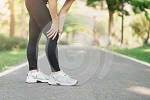 adult woman with muscle pain during running. runner have knee ache due to Runners Knee or Patellofemoral Pain Syndrome,