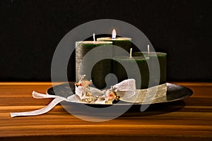 Advent wreath, four candles, two princesses