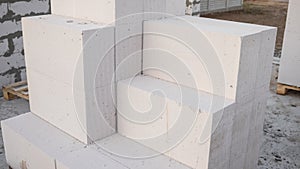 Aerated concrete blocks for the rapid construction