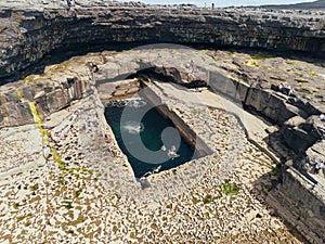 Anténa trubec slávny hlasovanie červia diera, ostrovy kraj írsko. populárne turista trampové 