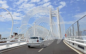 Aerial metallic bridge