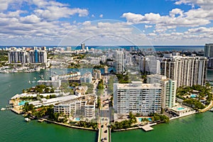 Aerial photo Belle Isle Miami Beach residential condominiums with road passing between