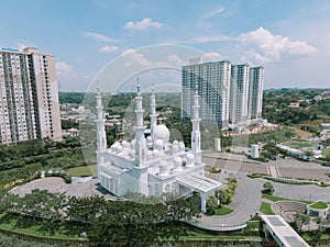 Aerial photo of a grand mosque in the heart of the city