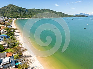 Vista aerea da Spiaggia case un foresta 