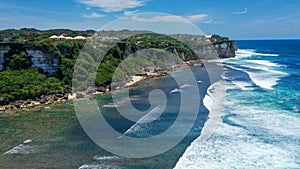 Vista aérea de belleza Playa. azul el mar ondas en Playa isla 