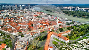 Letecký pohled na panorama města Bratislavy na letní odpoledne, Slovensko
