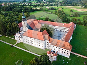 Vista aerea da monastero come castello, Europa 