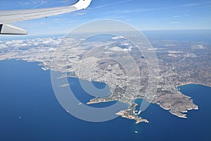 Vista aérea de grecia avión. iónico el mar. el cielo mostrar 