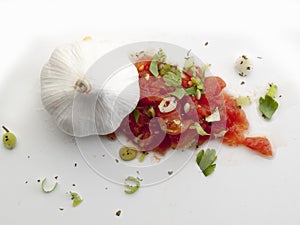 Aerial view of a head of garlic, crushed tomatoes and chives