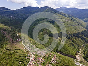 Letecký pohľad z najbližšie obec z 