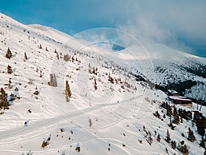 Letecký pohľad na lyžiarske stredisko Jasná slop a freeride zóna