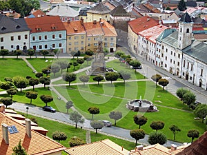 Letecký pohľad na mesto Kremnica v lete