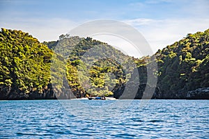 Vista aerea da corde baia sul tramonto isole, tailandia 