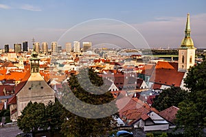 Letecký pohľad na staré mesto v Bratislave