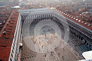 Vista aérea de plaza de la ciudad 