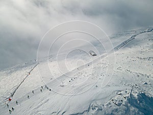 Letecký pohľad na lyžiarsky svah na slovensku