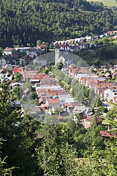 Letecký pohled do údolí. Obec Terchová, Slovensko s věží kostela sv. Cyrila a Metoděje