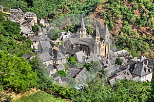 Vista aérea de municipio de en del sur Francia 