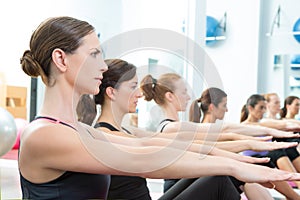 Aerobic Pilates personal trainer group class