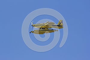 Aeroplane fireboss canadair water forest fire