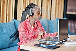 African american woman works in a call center.