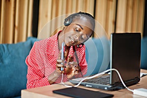 African american woman works in a call center.