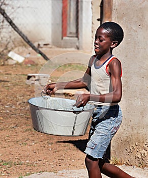 African child carry water