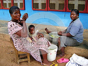 African women cooking