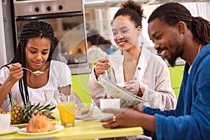 Afro American girl with patents having breakfast