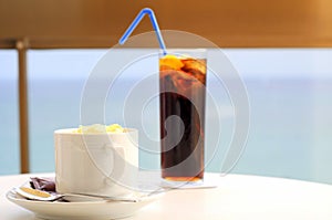 Afternoon refreshments (cafe and cola)