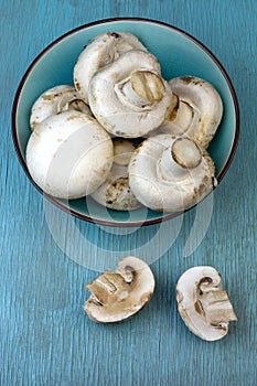 Agaricus bisporus on table