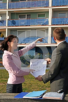 Agent showing flat location