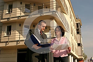 Agent showing flat location