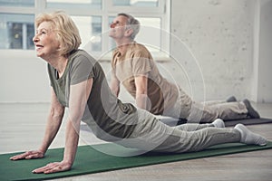 Aging people developing their flexibility